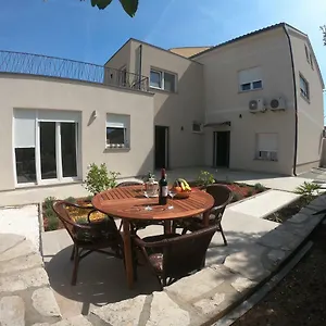 Guest house Faveria Amphitheater With Free Parking ****
